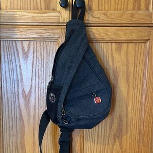 SwissGear Dark Gray Belt Bag
